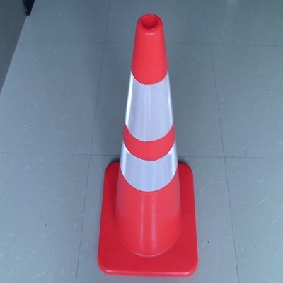 上海施越交通設(shè)施 專業(yè)生產(chǎn)75cm雪糕筒及PVC交通路錐，優(yōu)質(zhì)路障解決方案